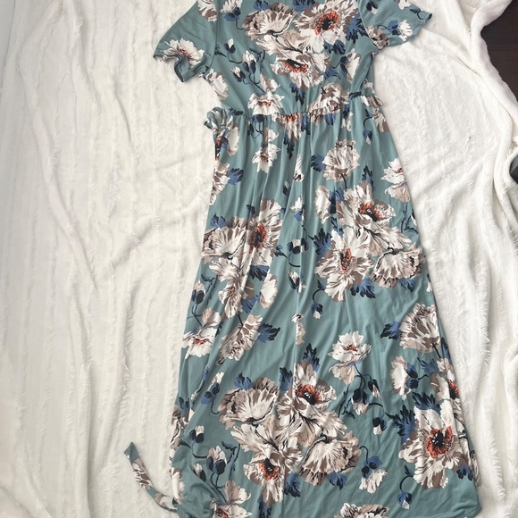 Pink Blush Flower Maternity Dress - Picture 4 of 4